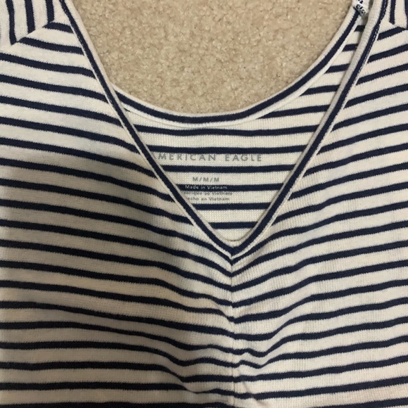 American Eagle cropped v-neck top - Picture 3 of 3